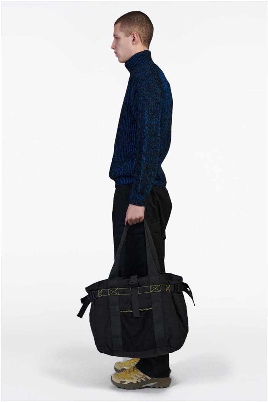 Edwin - Zwart-Blauwe Roni High Collar trui
