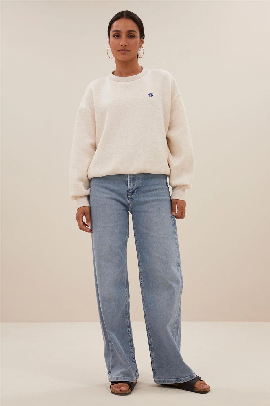 BY BAR - Grijsbeige Bibi Logo sweater