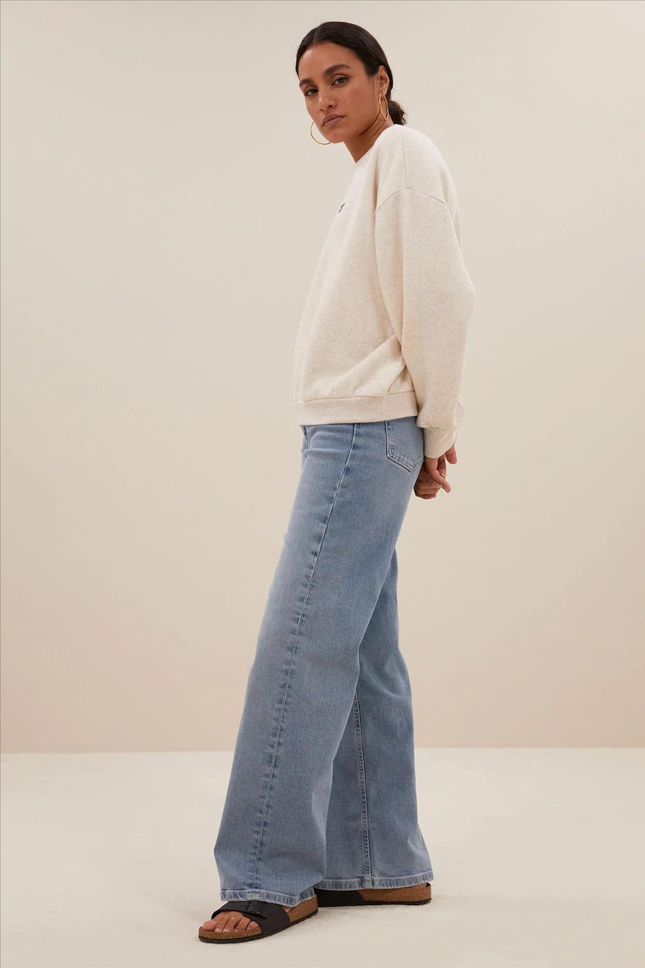 BY BAR - Grijsbeige Bibi Logo sweater