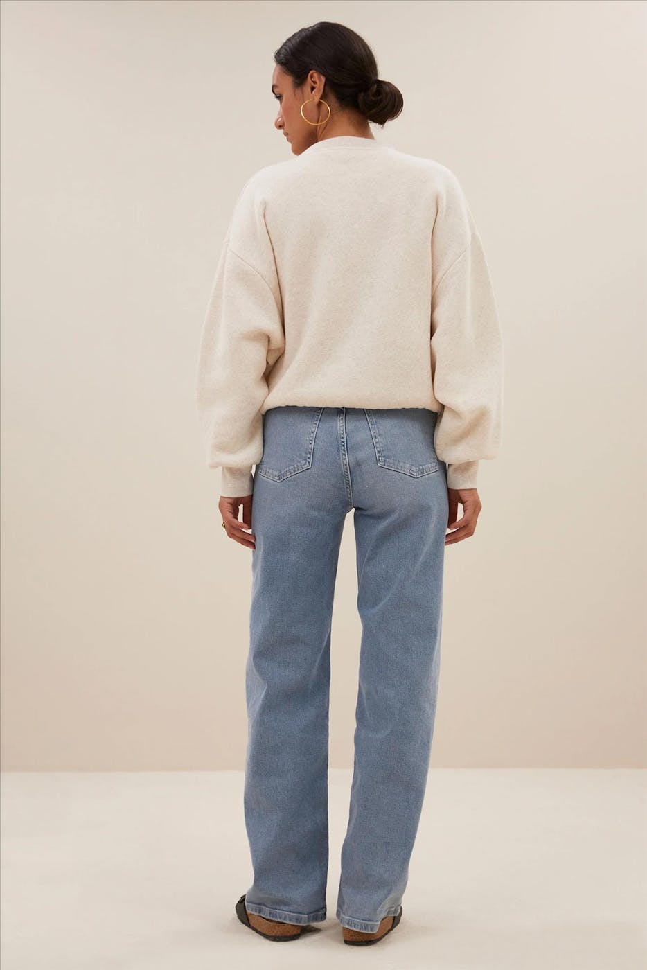BY BAR - Grijsbeige Bibi Logo sweater