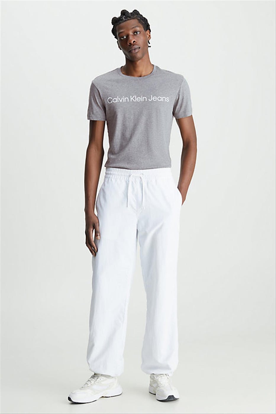 Calvin Klein Jeans - Grijze Full Logo T-shirt
