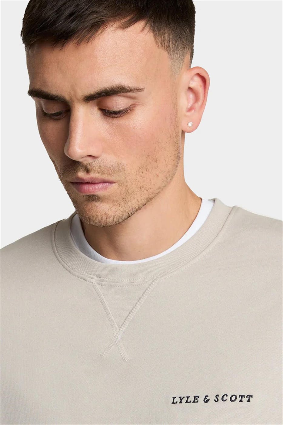 Lyle & Scott - Ecru Loopback Embroidered sweater