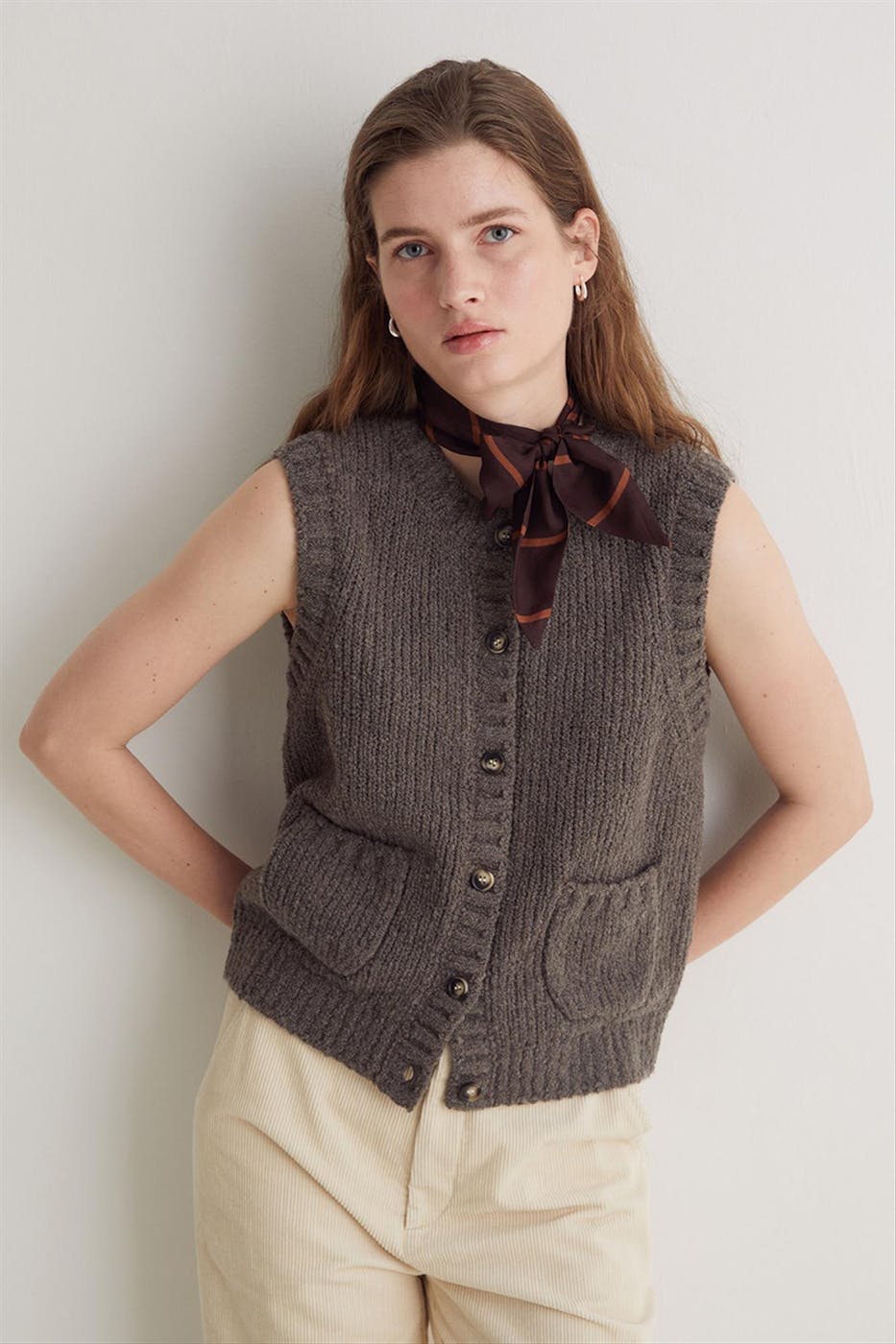 YERSE - Taupe Wool Sleeveless cardigan