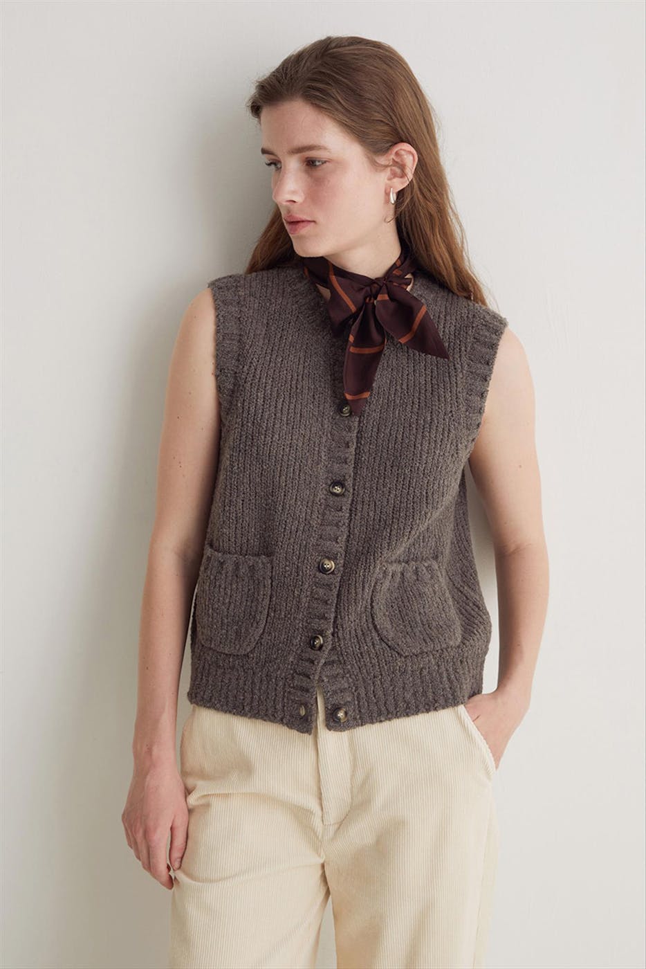 YERSE - Taupe Wool Sleeveless cardigan