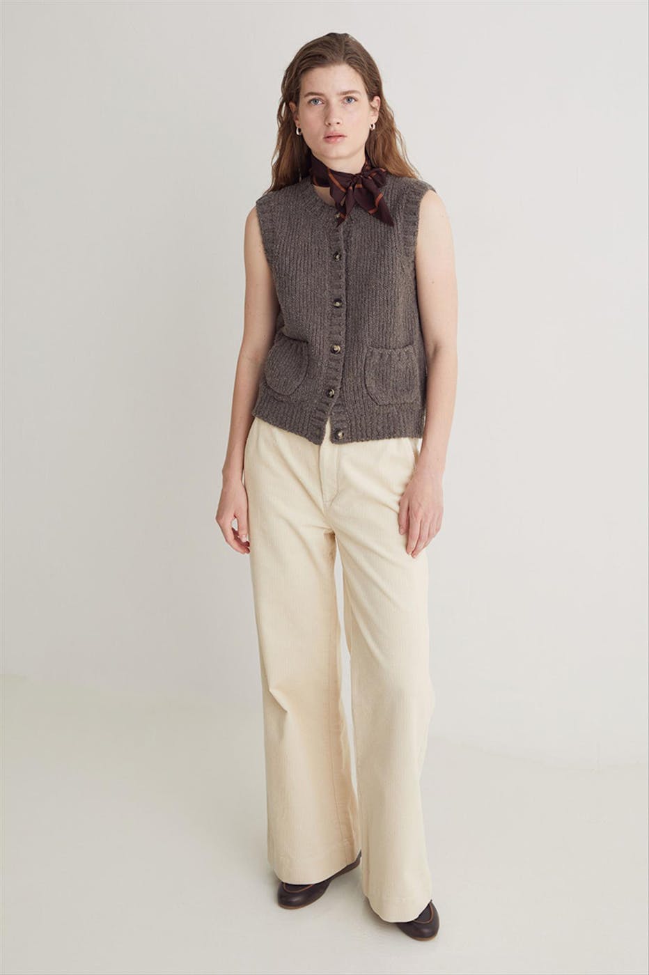 YERSE - Taupe Wool Sleeveless cardigan