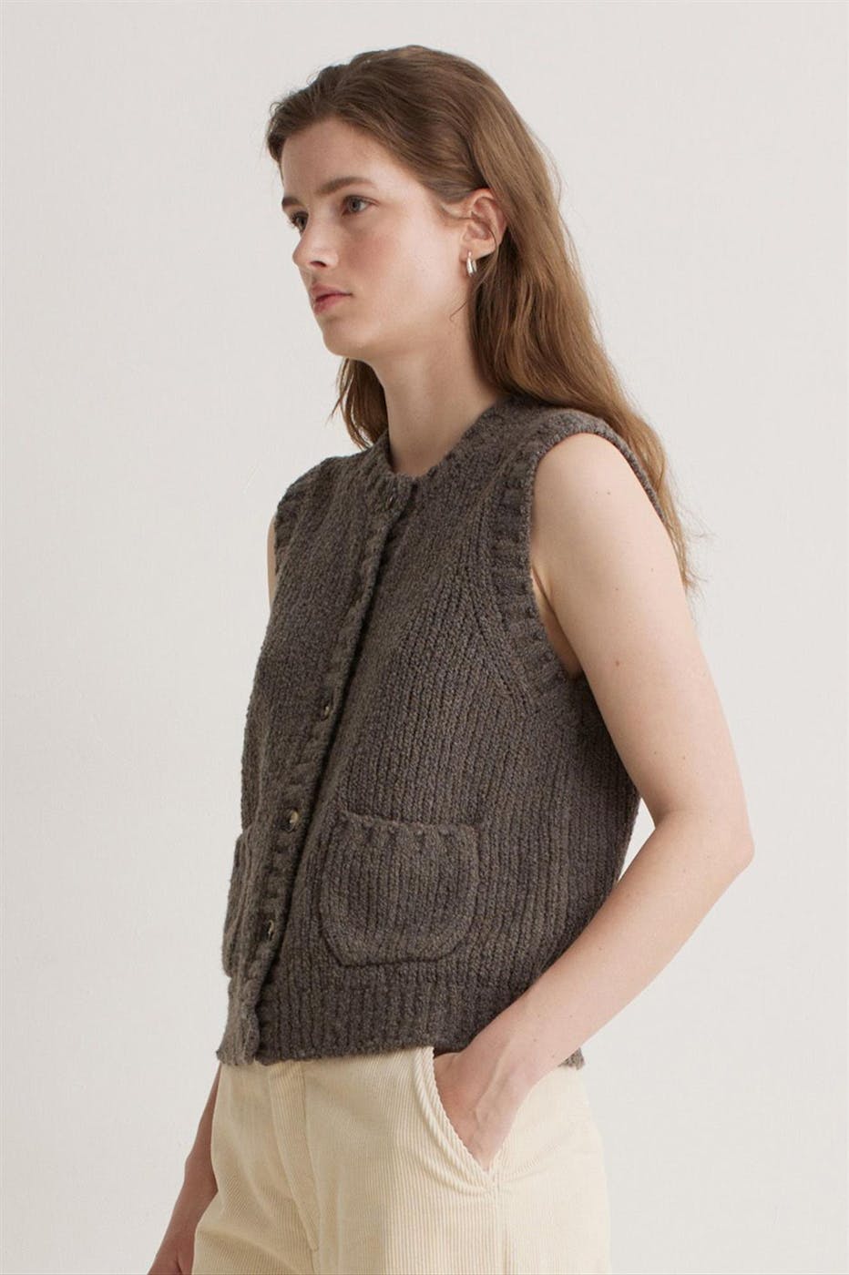 YERSE - Taupe Wool Sleeveless cardigan