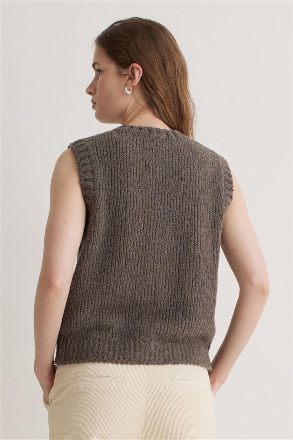 YERSE - Taupe Wool Sleeveless cardigan