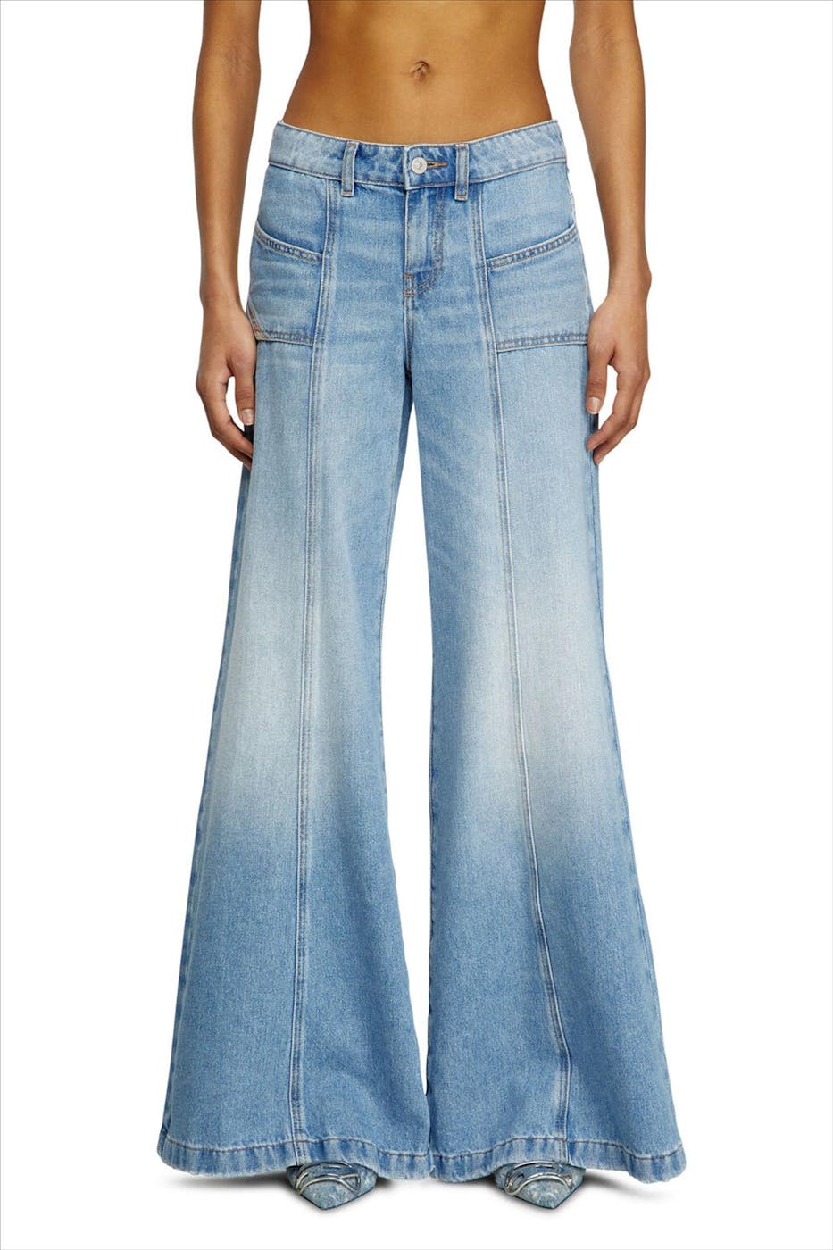Diesel - Lichtblauwe D-Akii Oclba flared jeans