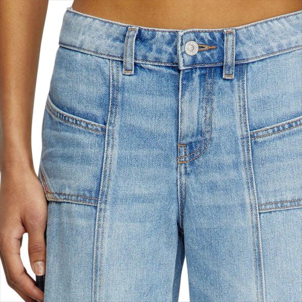 Diesel - Lichtblauwe D-Akii Oclba flared jeans