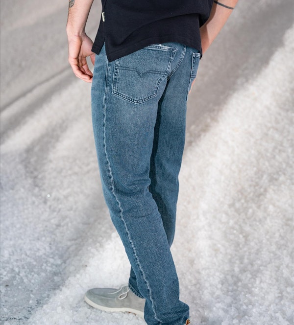 Diesel - Donkerblauwe 2023 D-Finitive tapered jeans