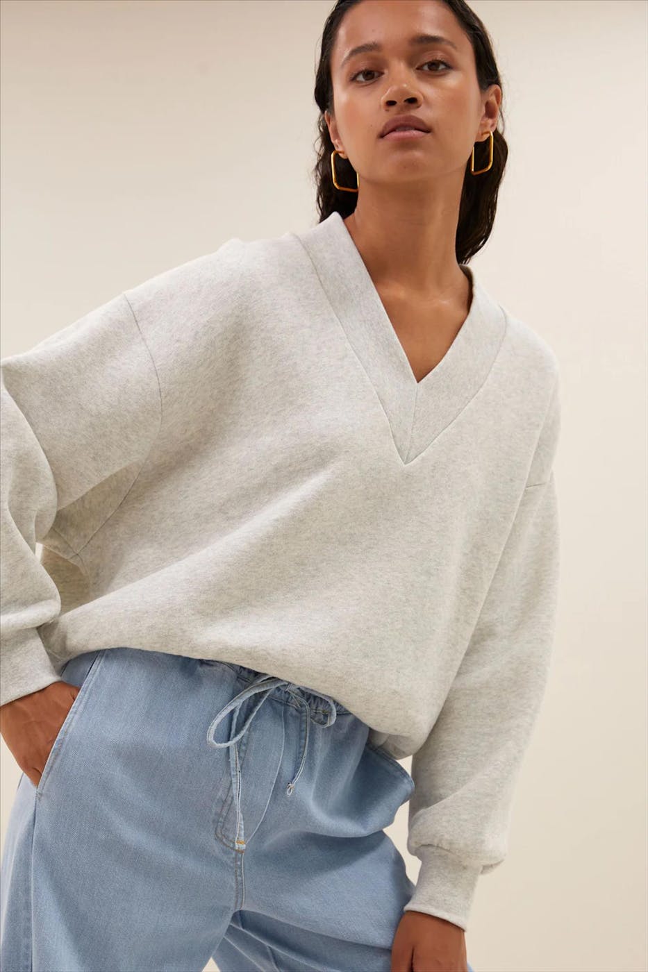 BY BAR - Lichtgrijze Momo sweater