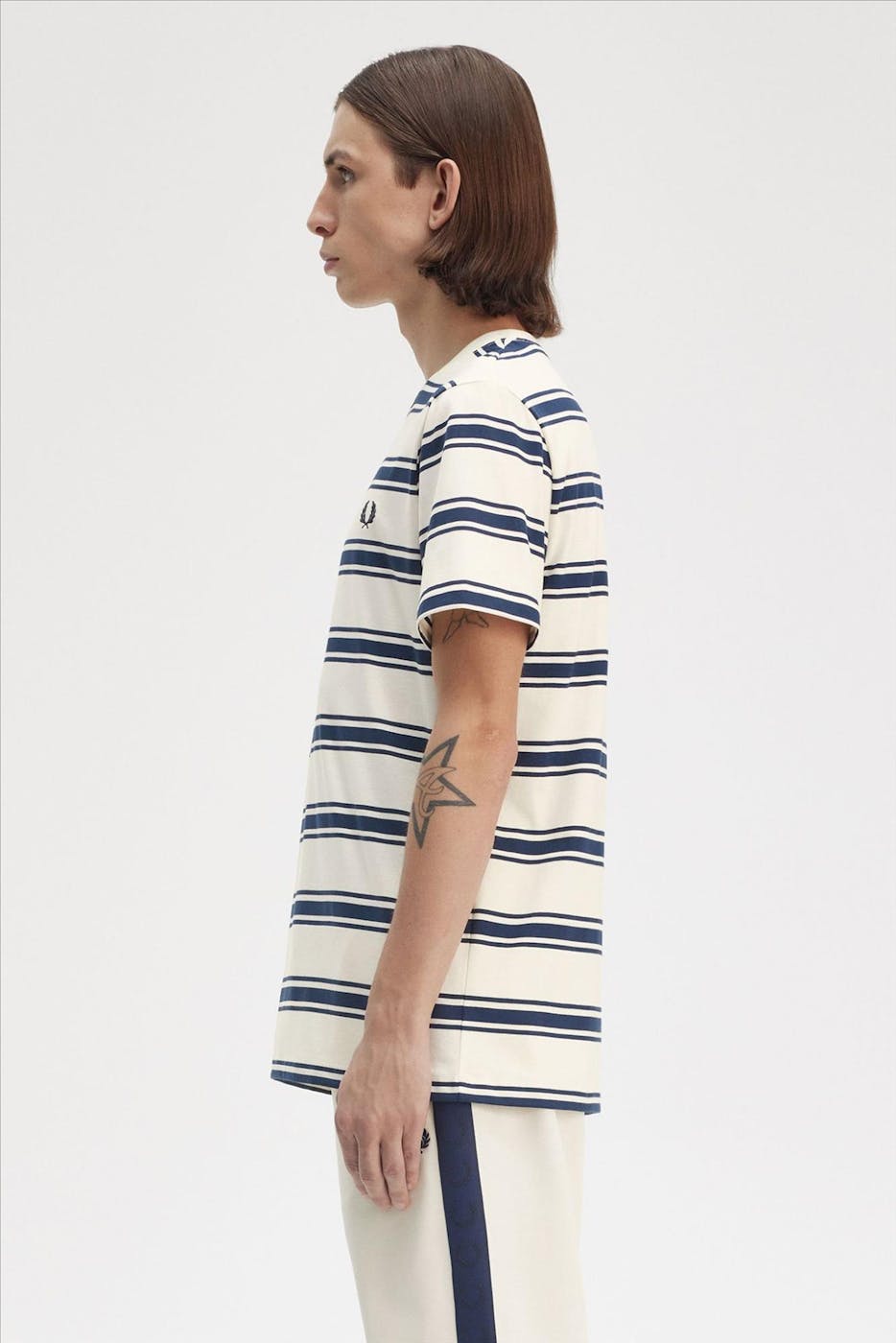 Fred Perry - Ecru-Donkerblauwe Fine Stripe T-shirt
