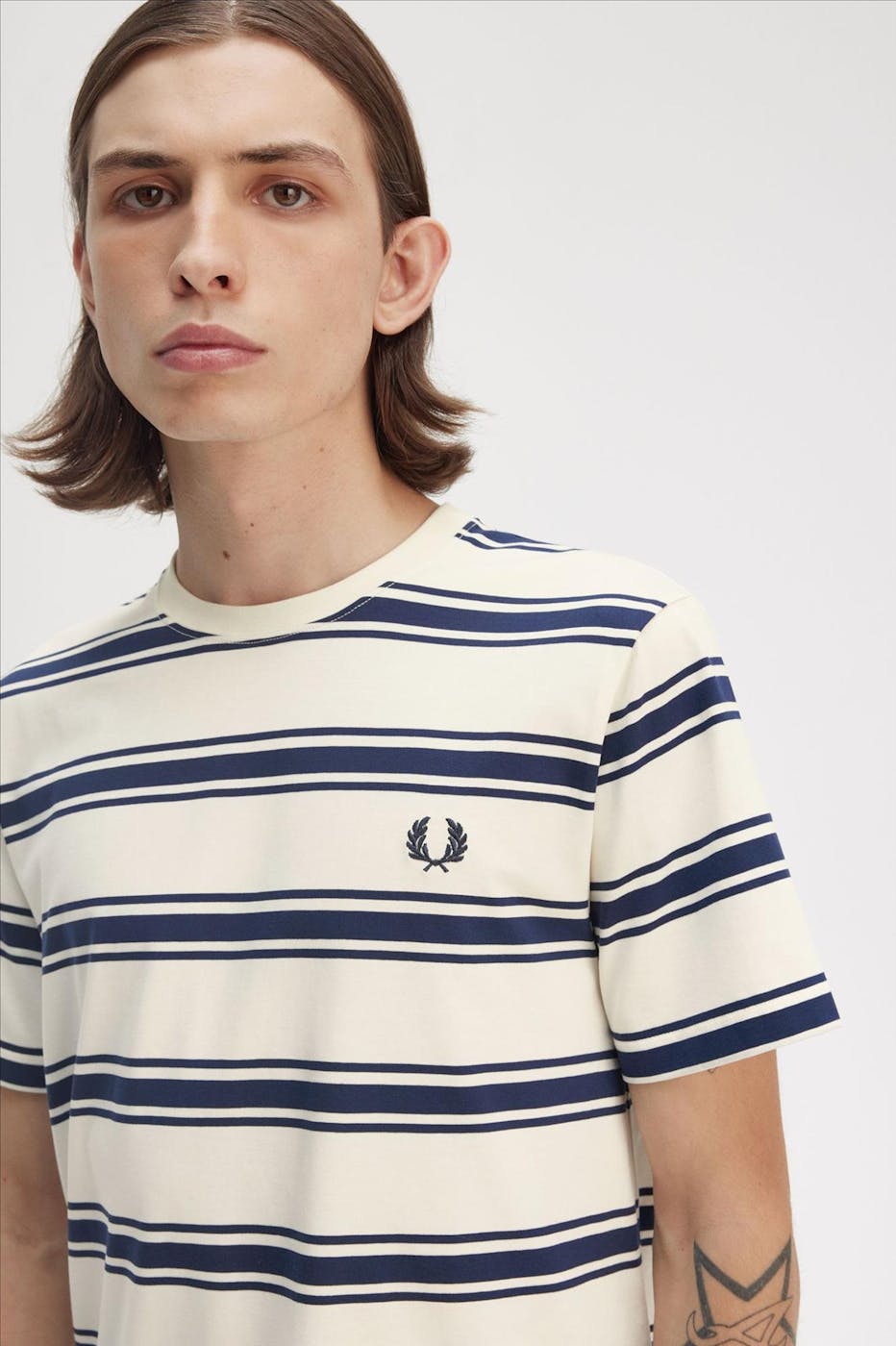 Fred Perry - Ecru-Donkerblauwe Fine Stripe T-shirt