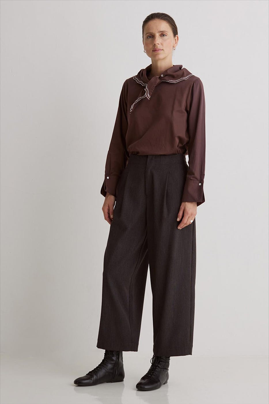 YERSE - Donkergrijze Stripes loose broek