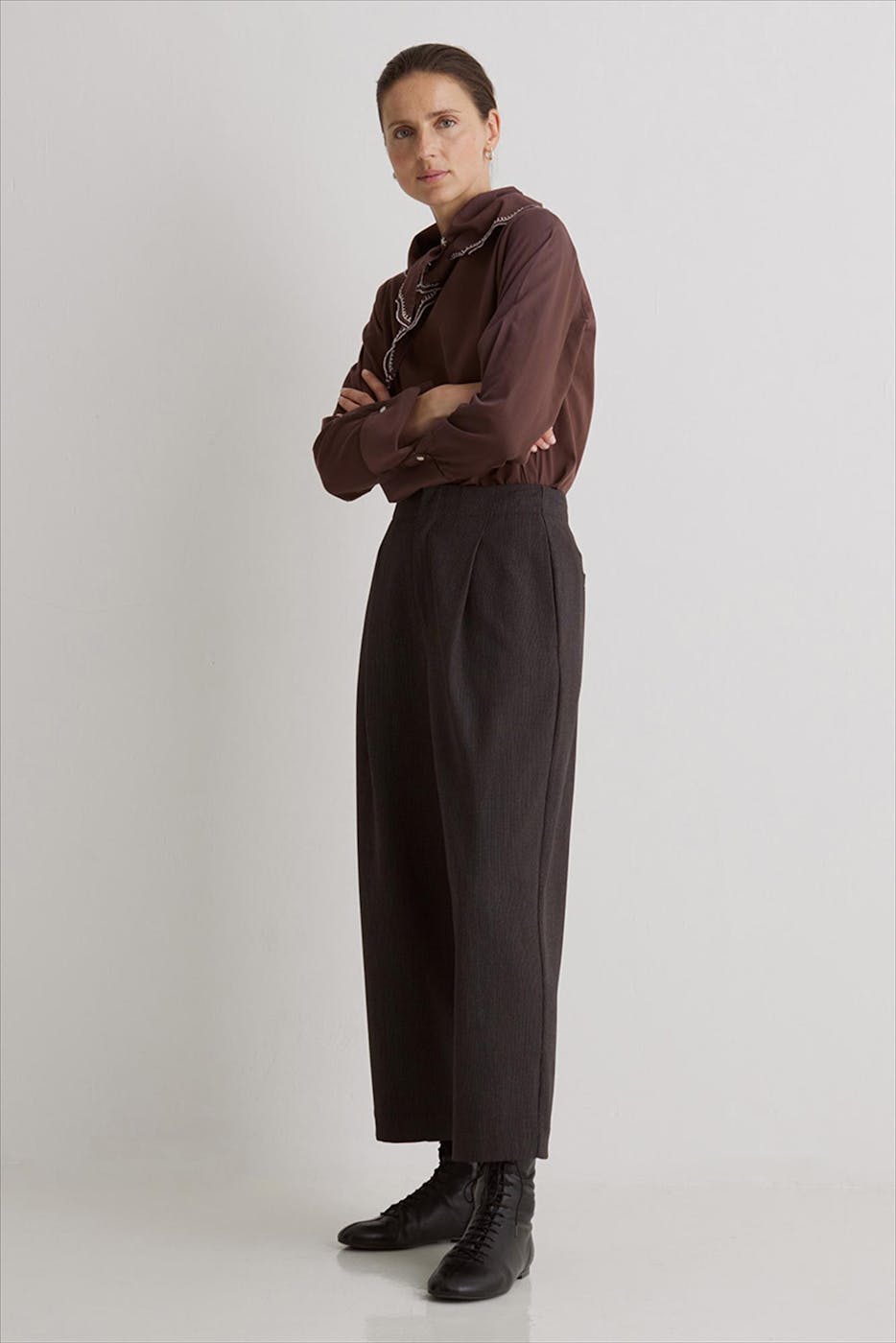YERSE - Donkergrijze Stripes loose broek