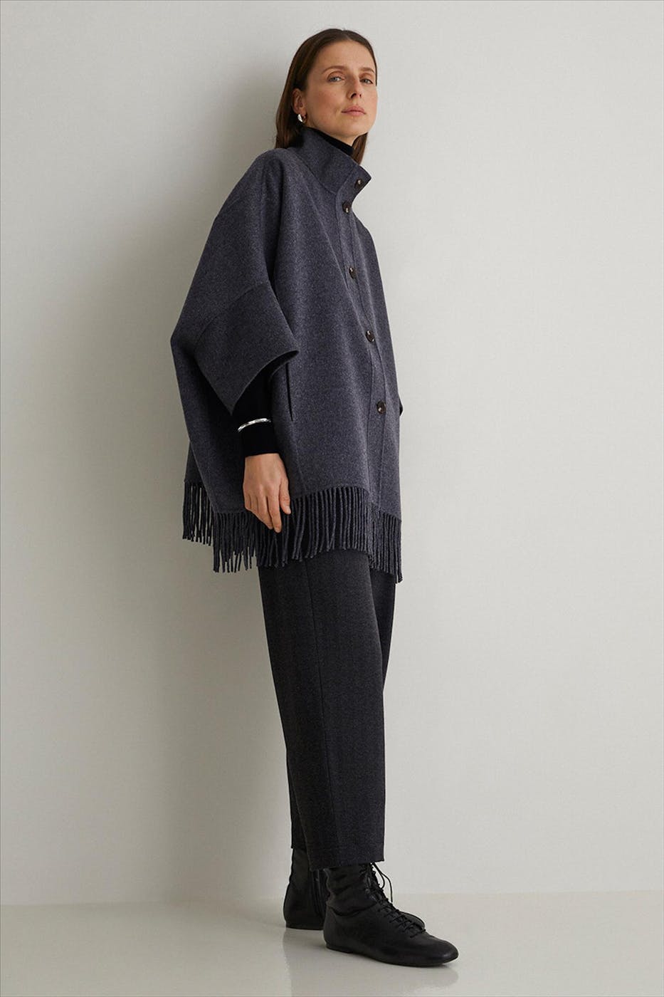 YERSE - Donkergrijze Franje jas