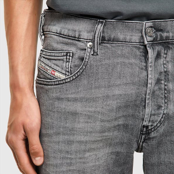 Diesel - Grijze D-Yennox slim tapered jeans
