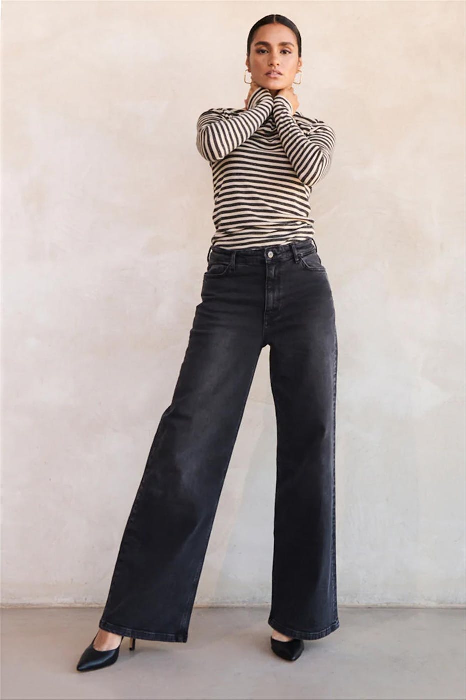 BY BAR - Ecru-Grijze Basic Is Stripe T-shirt