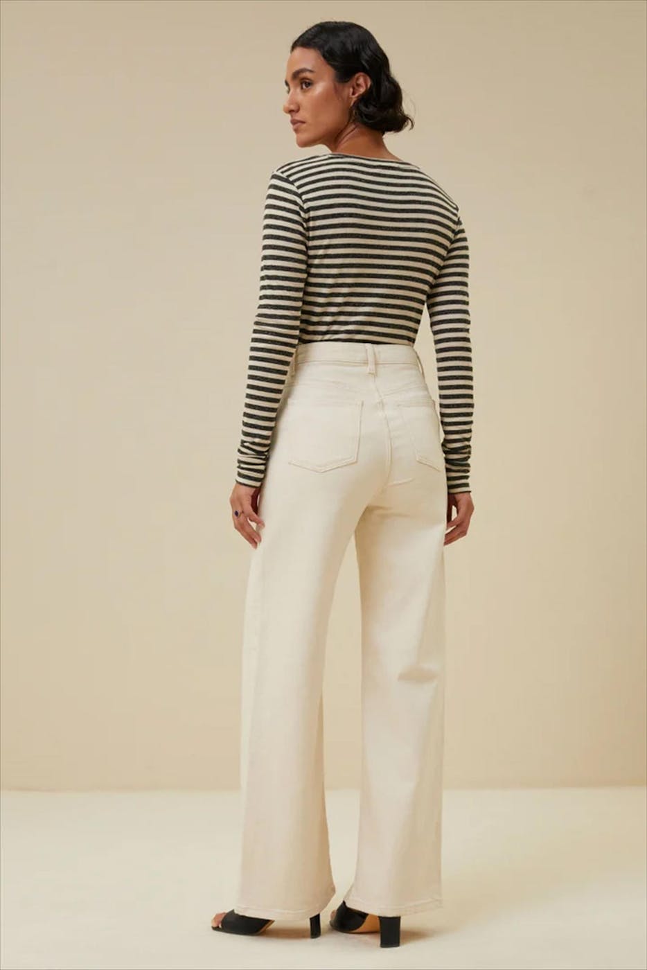 BY BAR - Ecru-Grijze Basic Is Stripe T-shirt