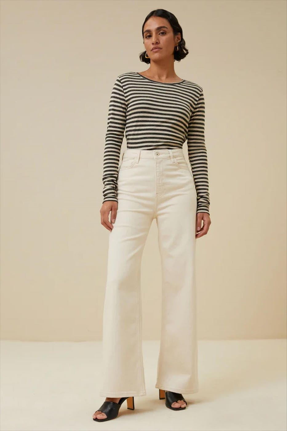BY BAR - Ecru-Grijze Basic Is Stripe T-shirt