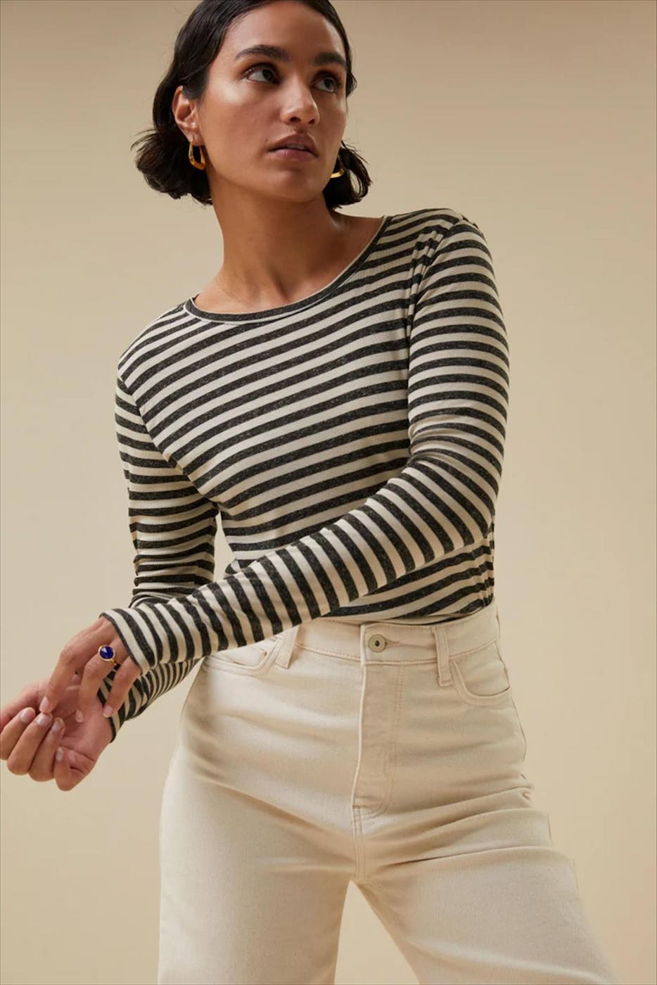 BY BAR - Ecru-Grijze Basic Is Stripe T-shirt