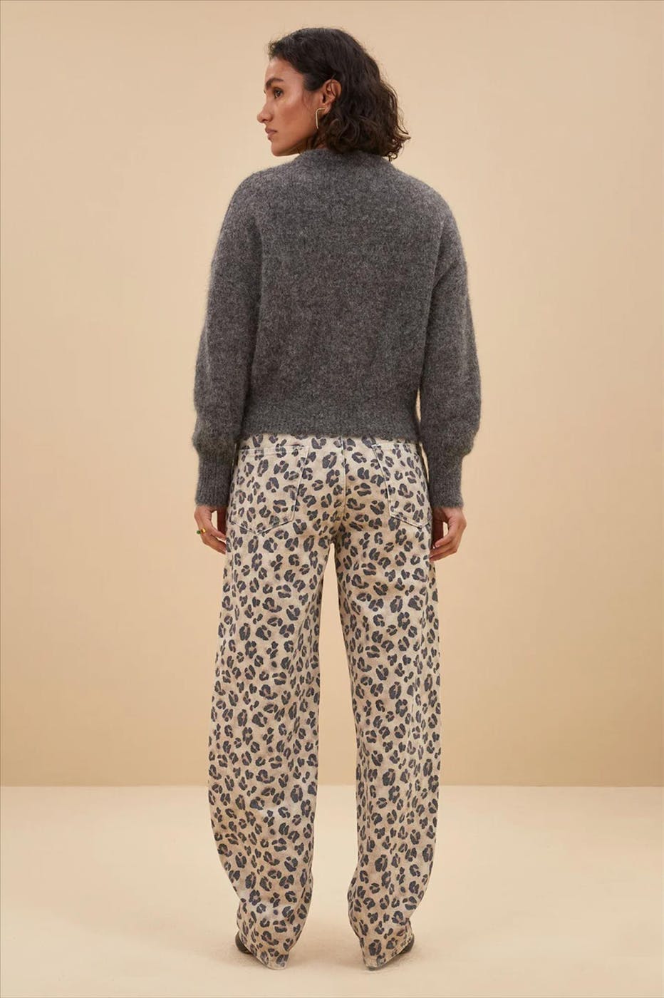 BY BAR - Donkergrijze Sonny Natural trui