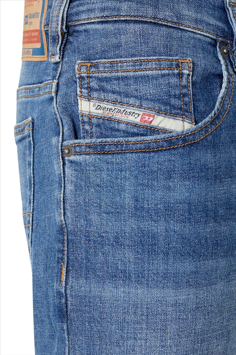 Diesel - Lichtblauwe D-Yennox Tapered jeans