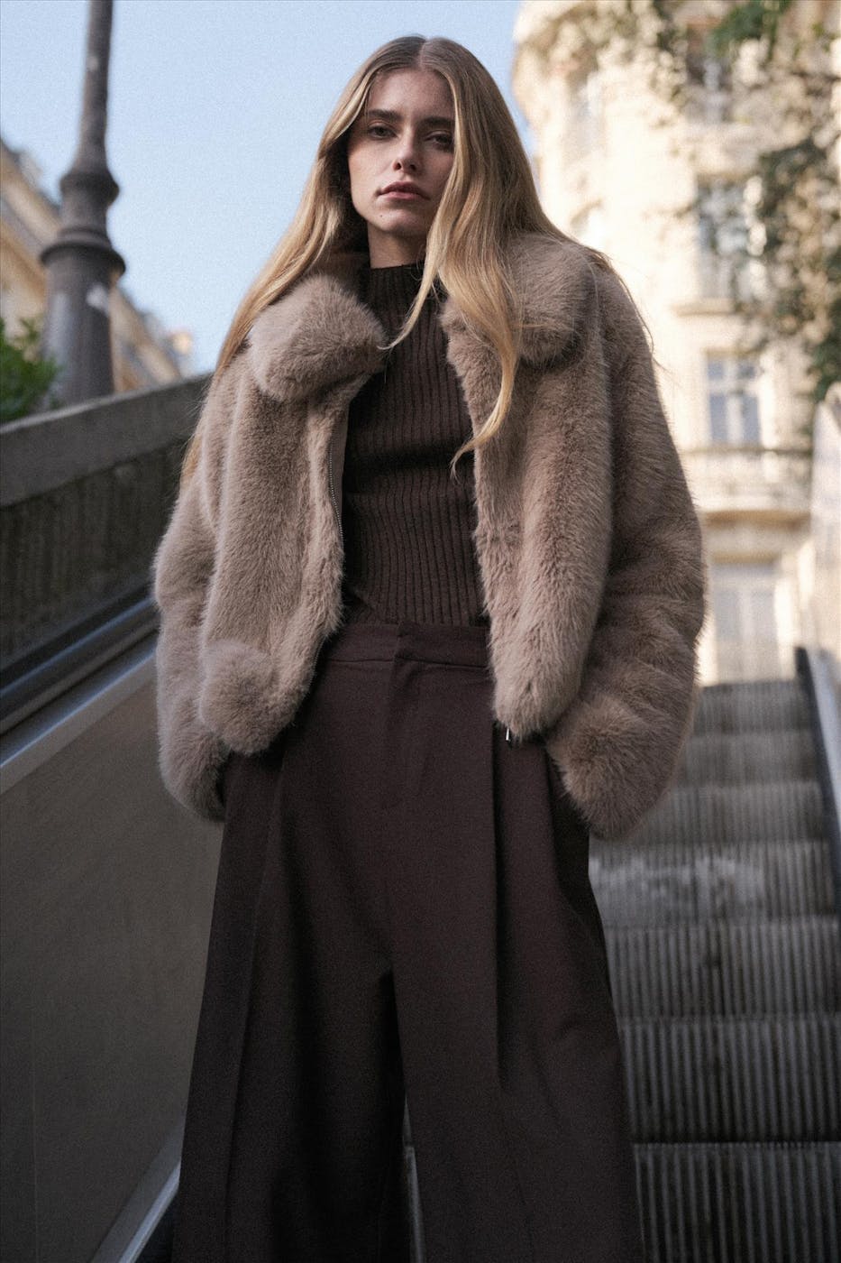 Grace & Mila - Beige Shonna mantel