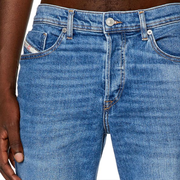 Diesel - Blauwe D-Finitive-Oenas Tapered jeans