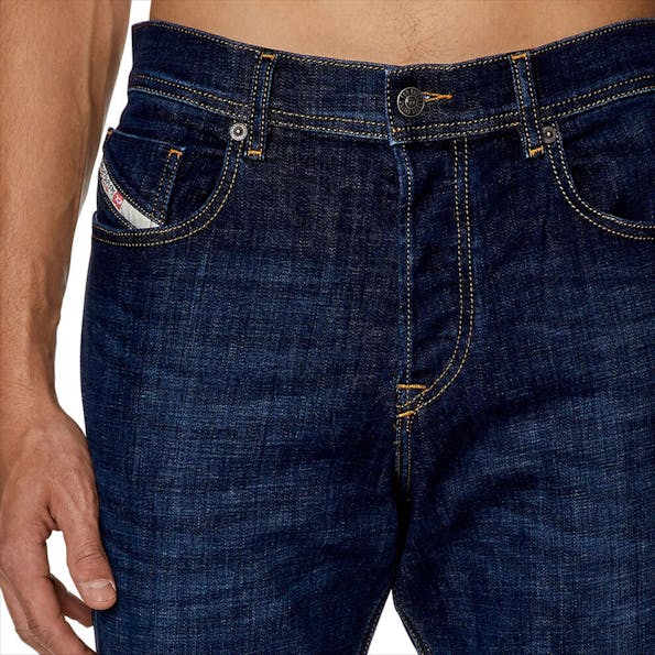 Diesel - Donkerblauwe D-Finitive Mid Waist jeans