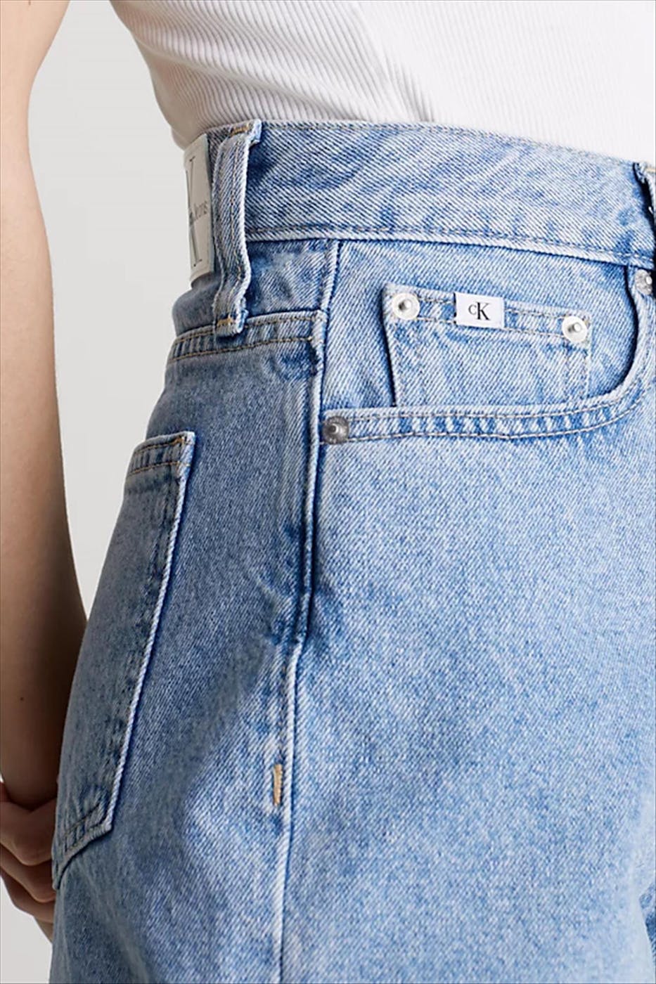 Calvin Klein Jeans - Lichtblauwe Mom jeansshort