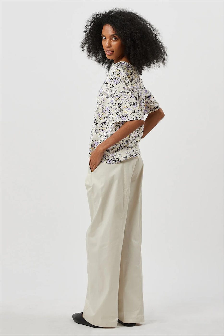 Minimum - Ecru- Paars Gebloemde Signeline blouse