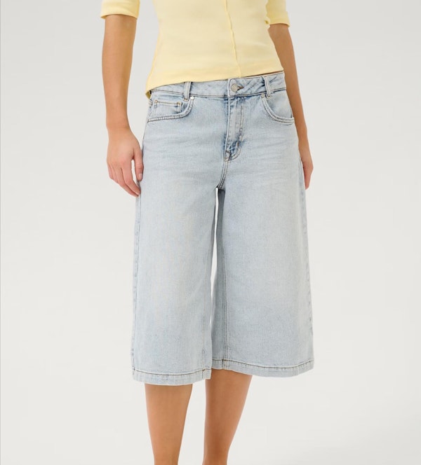 My Essential Wardrobe - Lichtblauwe Dango jeansshort jort