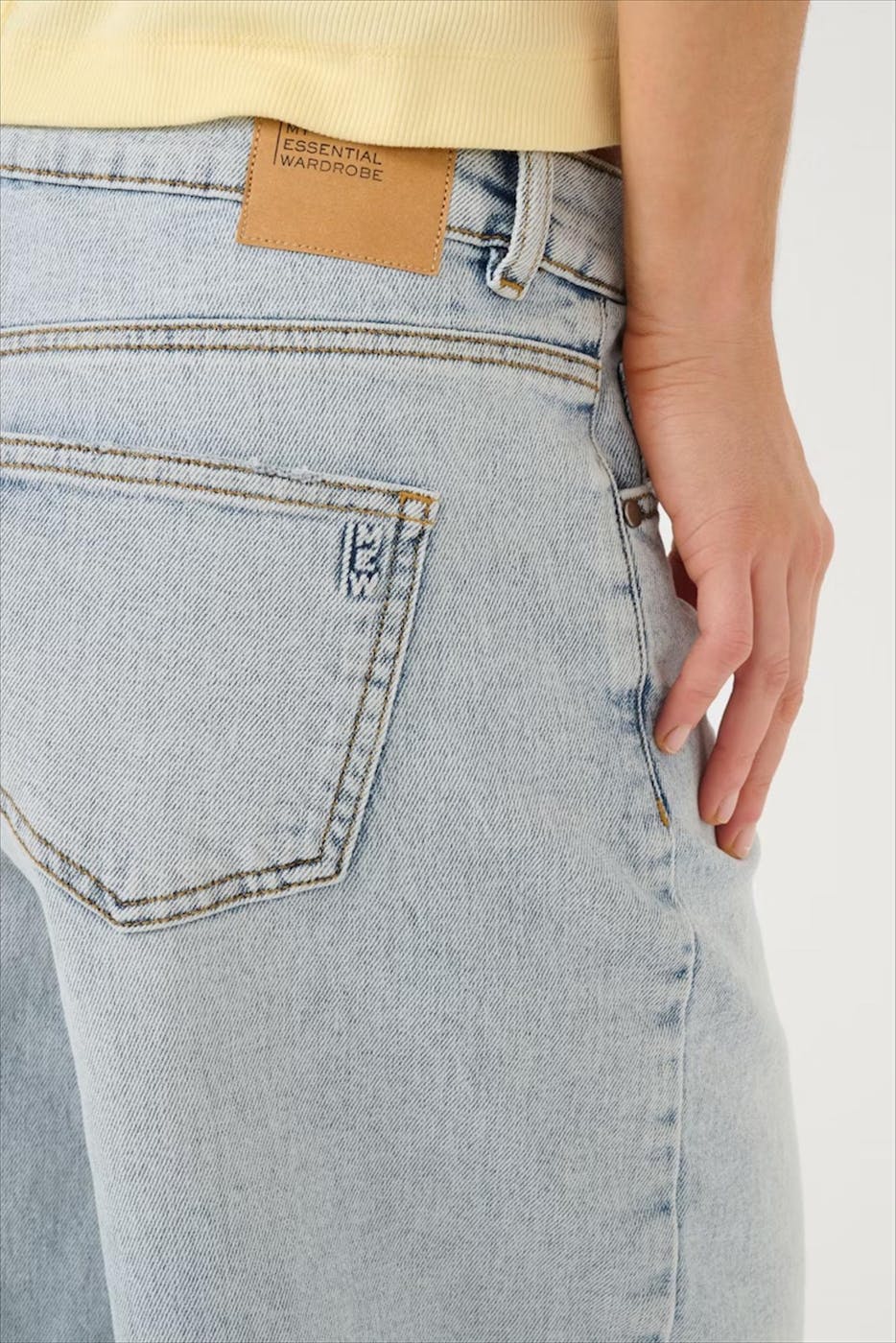 My Essential Wardrobe - Lichtblauwe Dango jeansshort jort