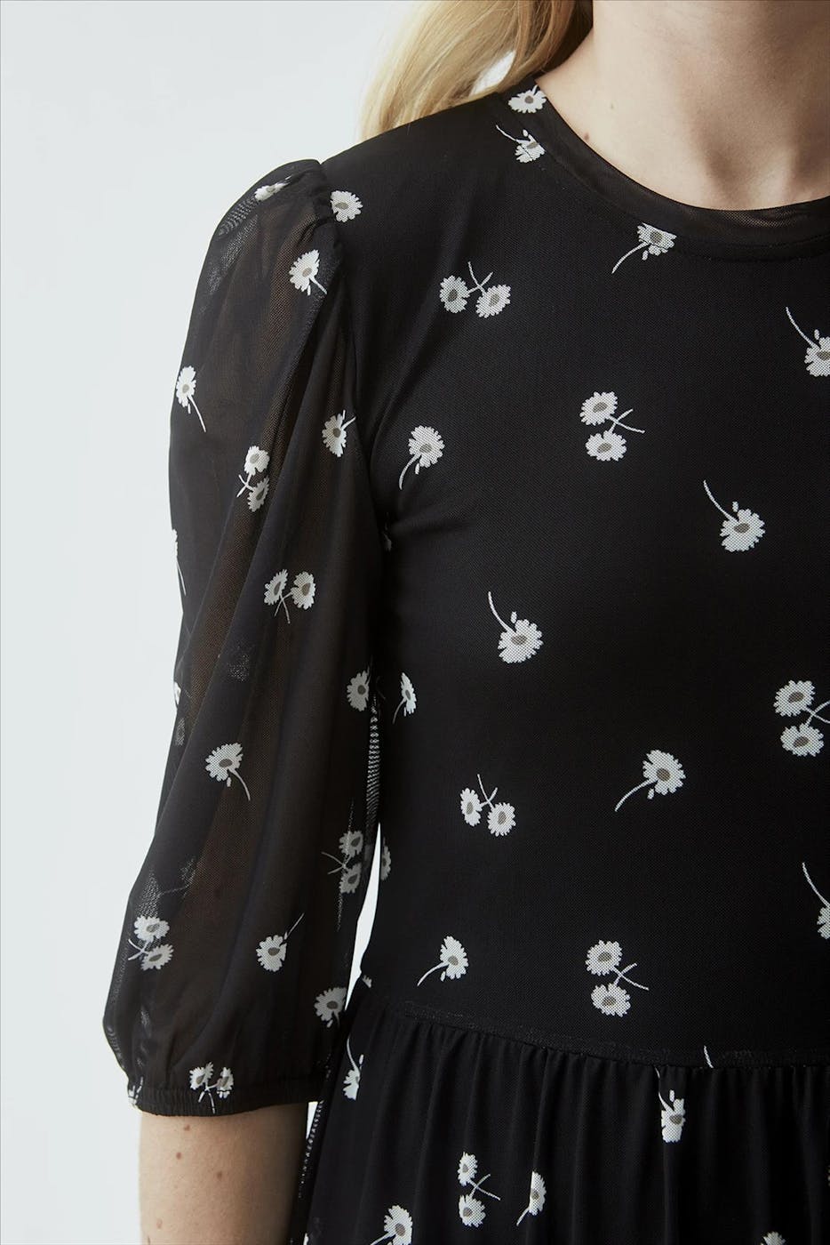 Modström - Zwarte Missy Daisy Print jurk