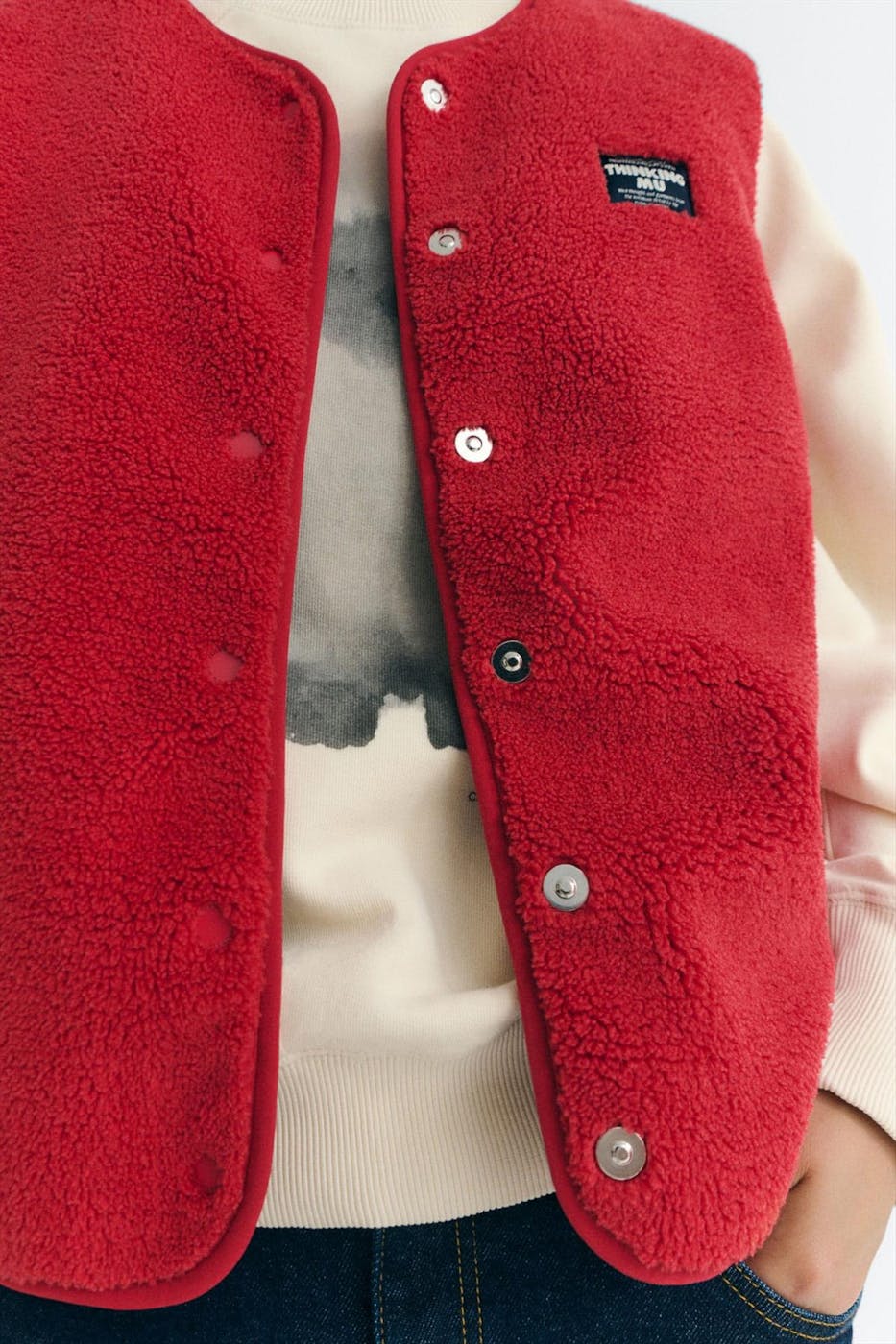 Thinking Mu - Rood Jay Fleece vestje