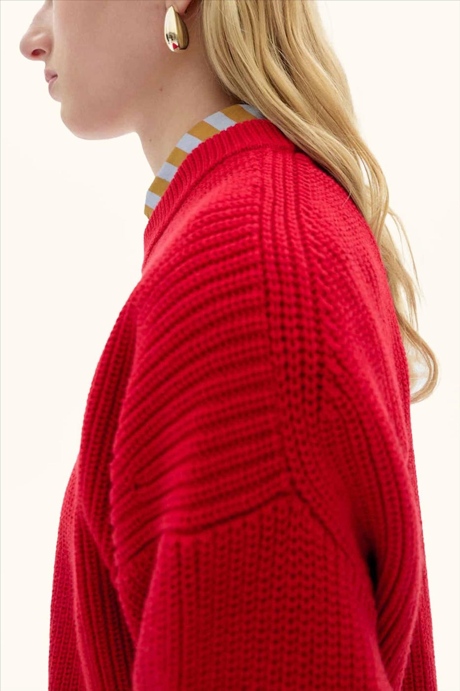 Thinking Mu - Rode Carmen sweater