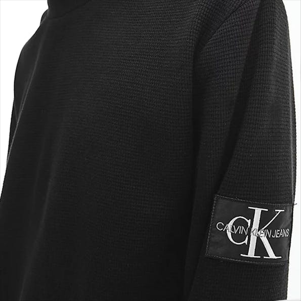 Calvin Klein Jeans - Zwarte Badge Logo T-shirt met lange mouw