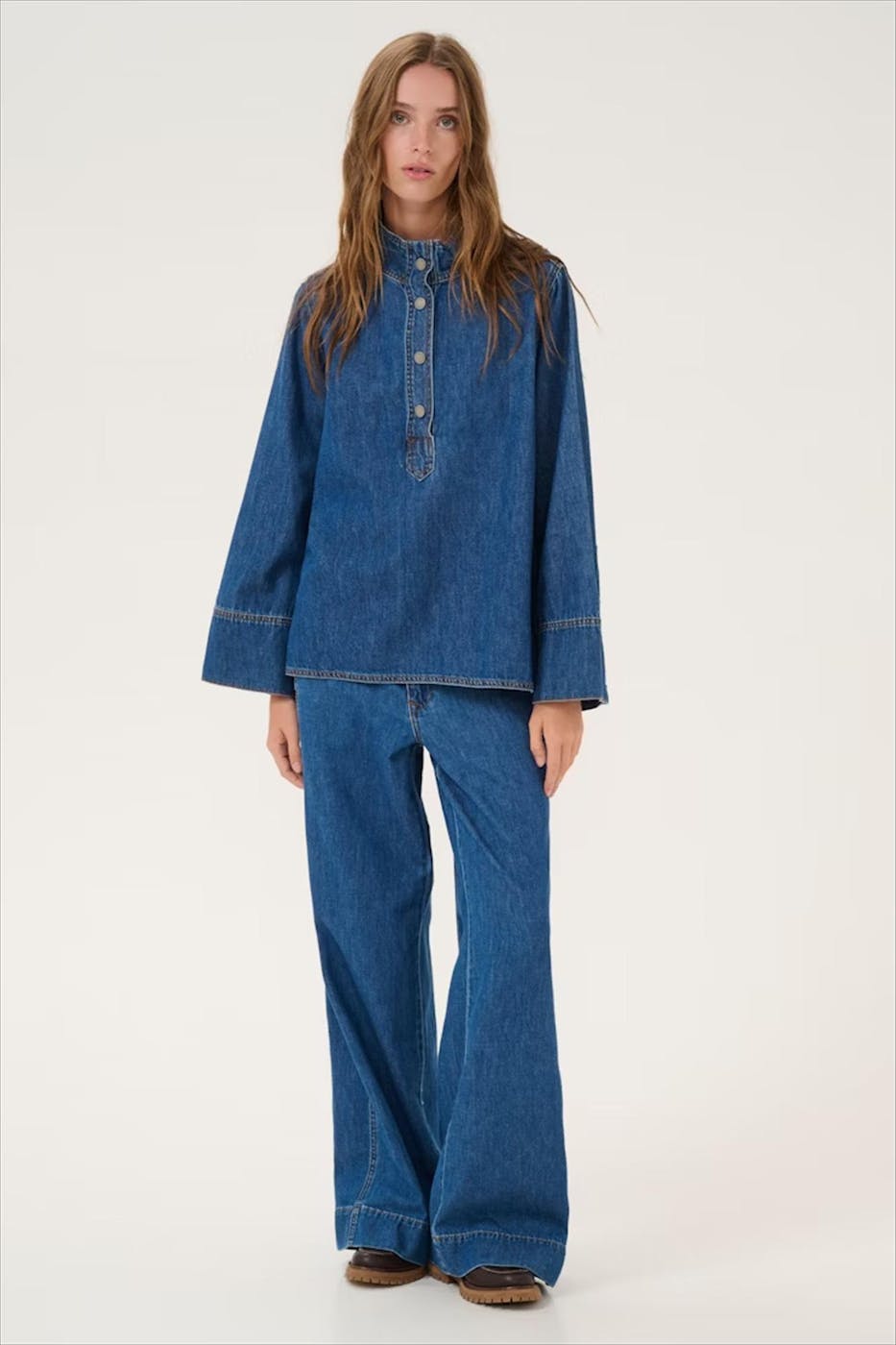 My Essential Wardrobe - Donkerblauwe Hilma blouse