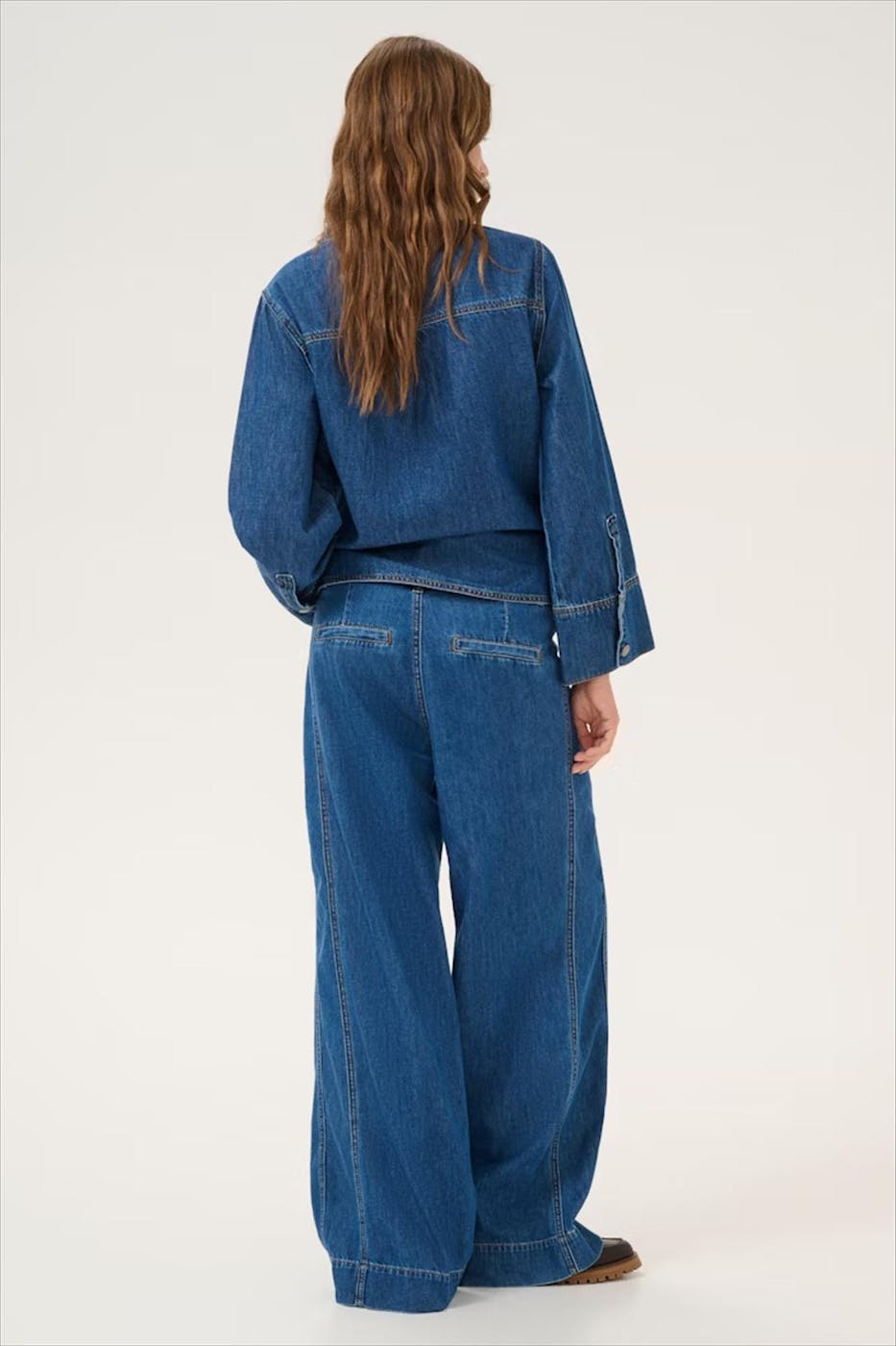 My Essential Wardrobe - Donkerblauwe Hilma blouse