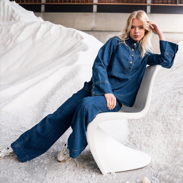 My Essential Wardrobe - Donkerblauwe Hilma blouse