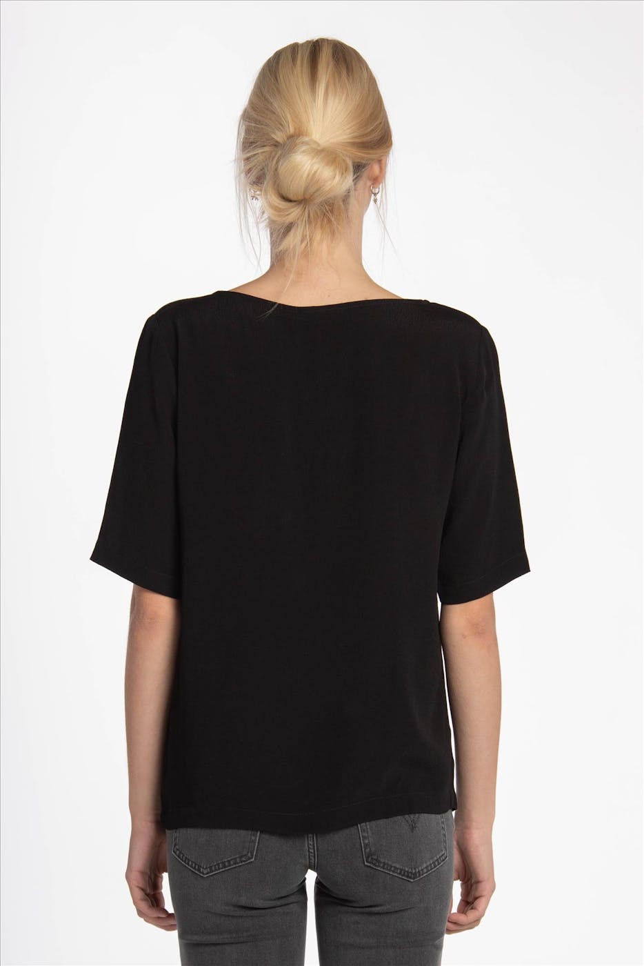 Minimum - Zwarte Elvire blouse met 1/2 mouw
