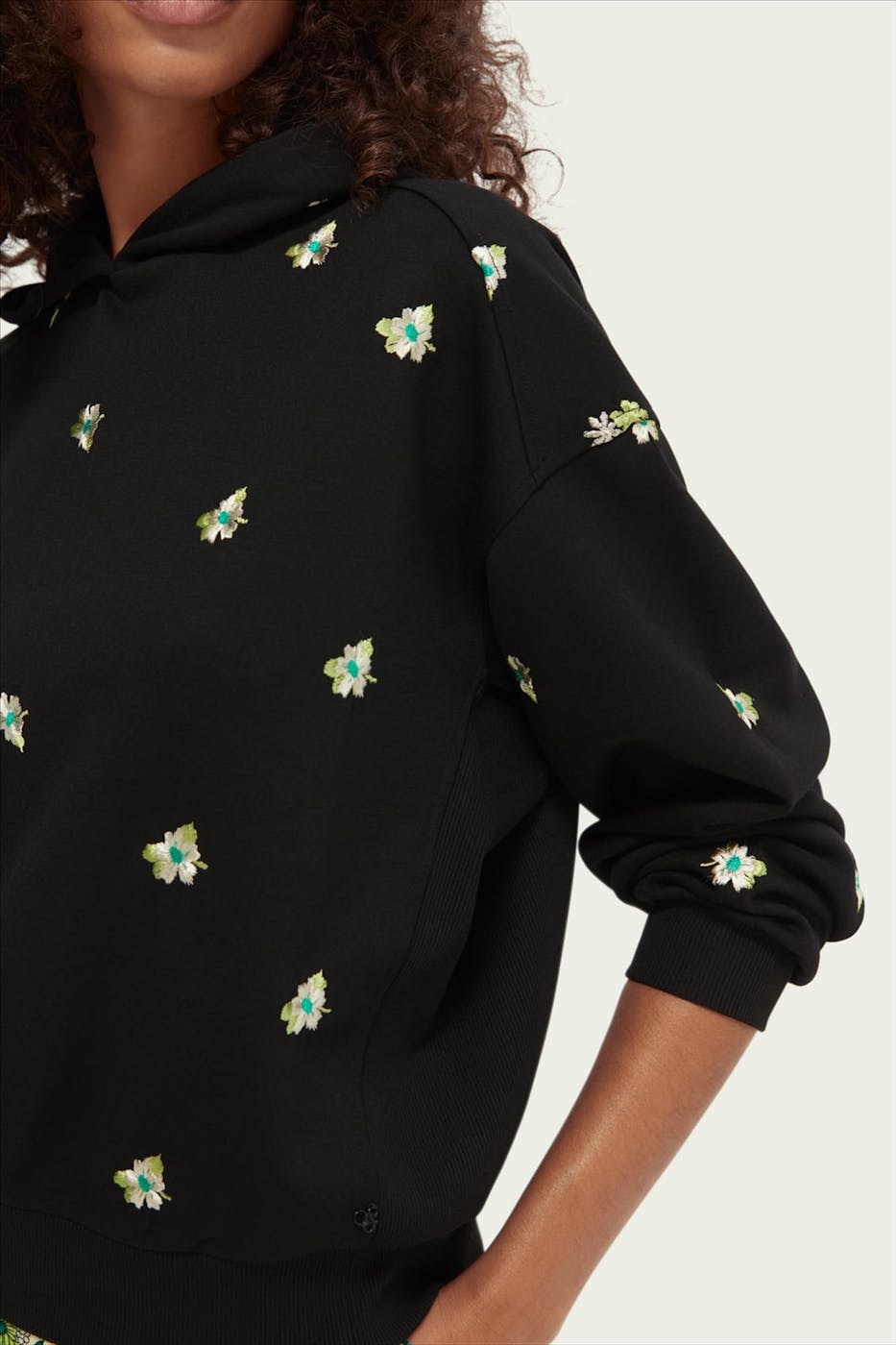 Scotch & Soda - Zwarte embroidery flower hoodie