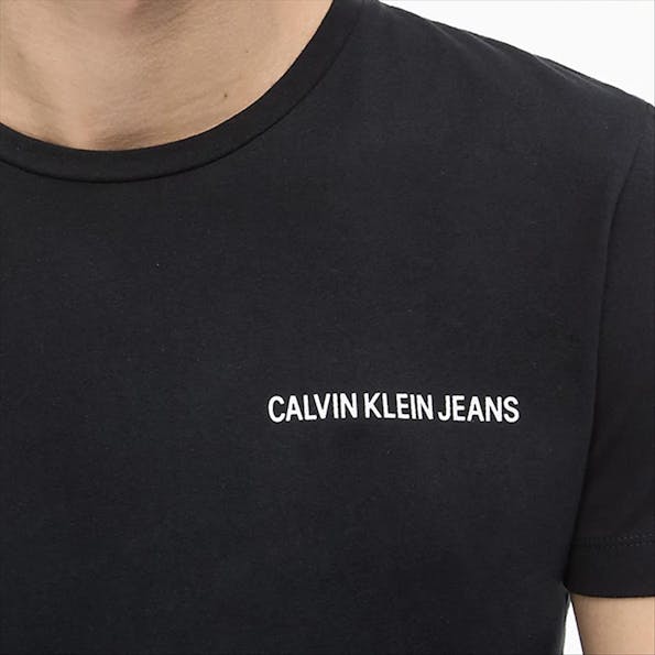 Calvin Klein Jeans - Zwarte Institiutional Chest Logo T-shirt
