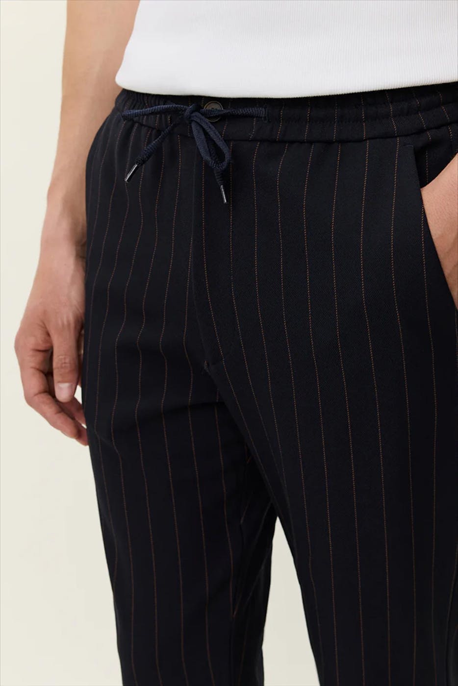 LES DEUX - Donkerblauwe Como Pinstripe tapered broek