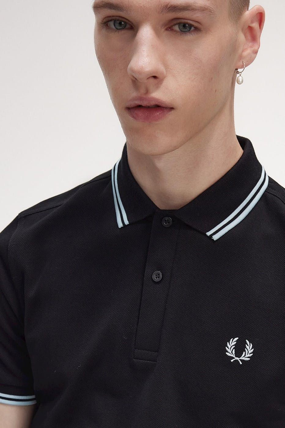 Fred Perry - Zwarte-lichtblauwe Twin Tipped polo