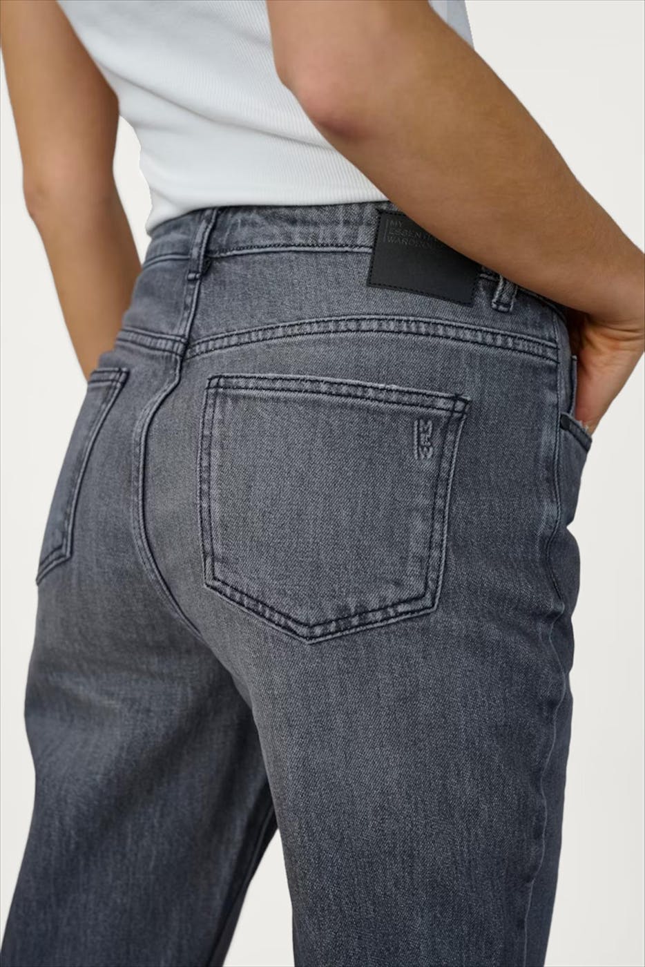 My Essential Wardrobe - Grijze Isa straight jeans