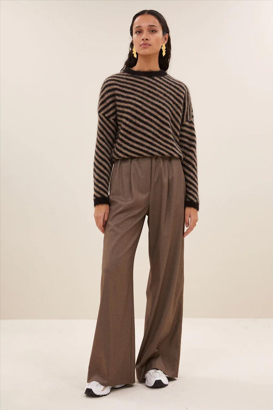 BY BAR - Donkergrijze-Beige Diagonal Natural trui