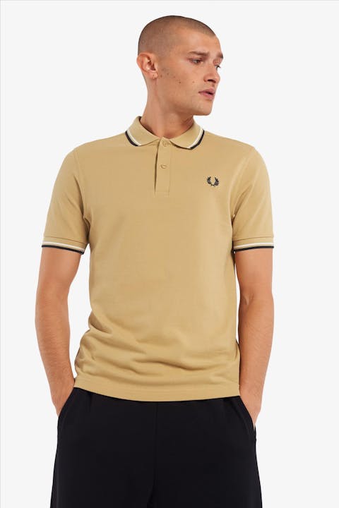 Fred Perry - Woestijnbruine Twin Tipped polo