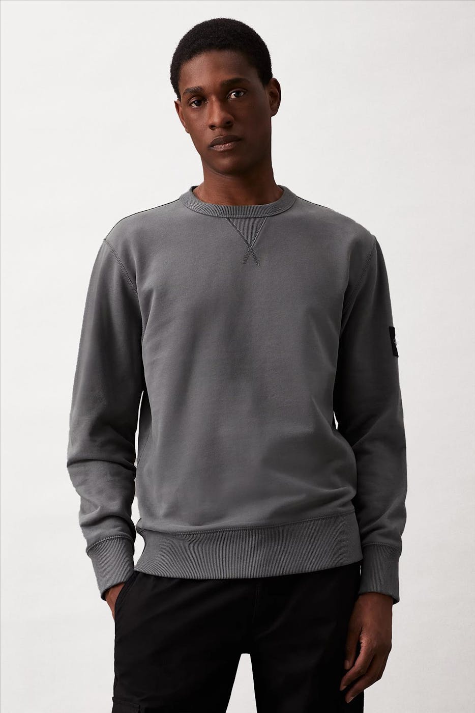 Calvin Klein Jeans - Donkergrijze Badge sweater